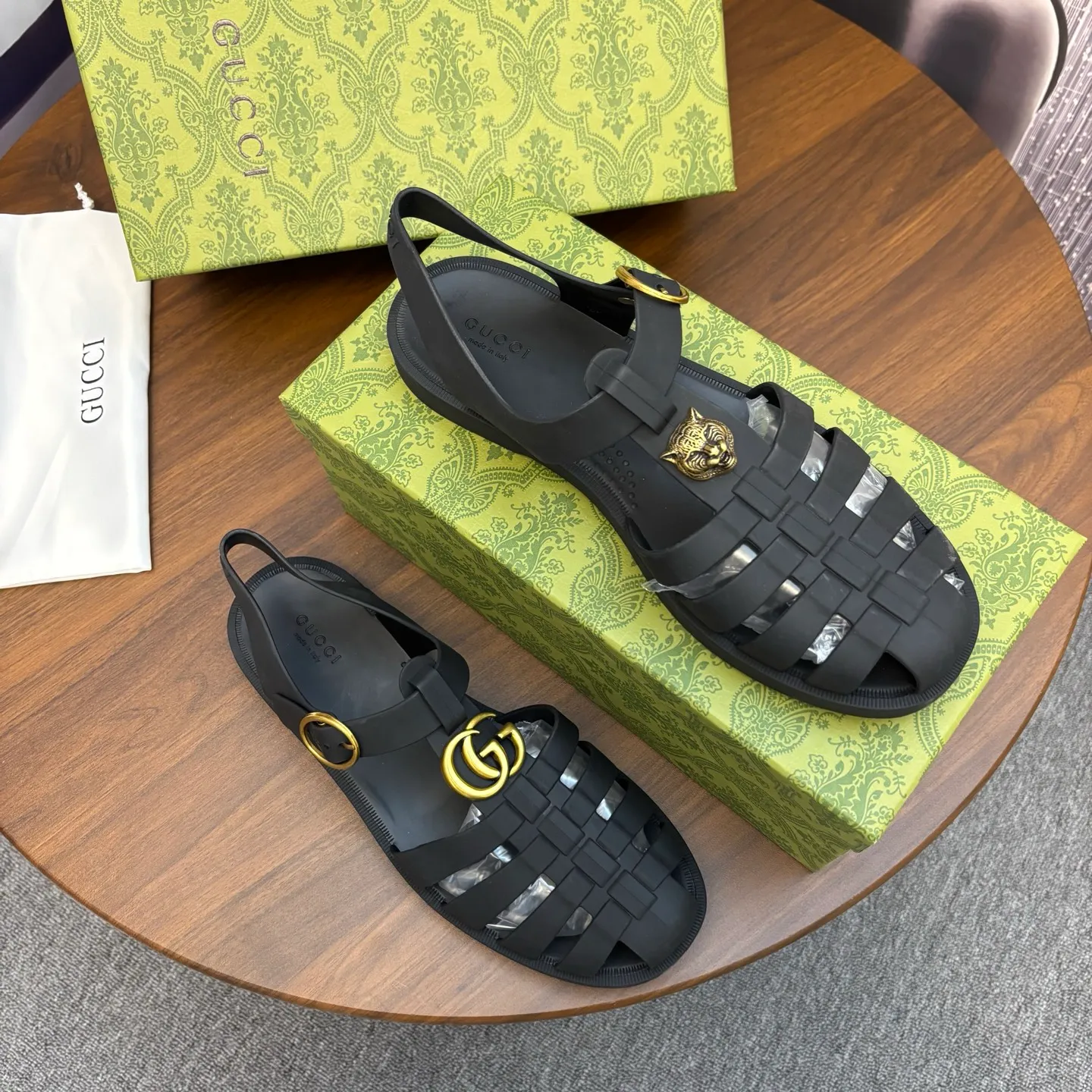Men's shoes 260💰 [Gucci] Counter quality, top-quality original goods, real photos! Original TPU material, fine workmanship, comfortable; genuine 1:1 replica Size: 36 ~ 46